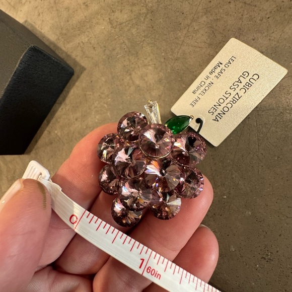 Elegant FUN & FABULOUS purple “grapes cluster” Ring🍇cubic zirconia/glass stones🍇 - Picture 3 of 7